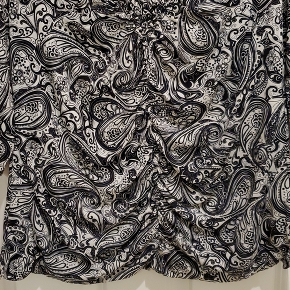 Paisley tunic, scarf and floral clip - Picture 4 of 9